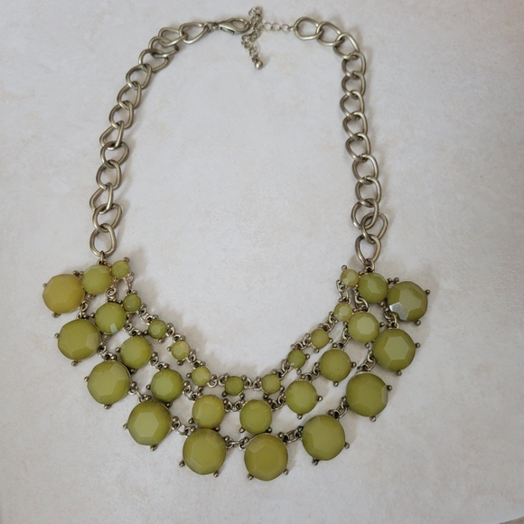 Chunky Gold Tone Facet Jewel Green Necklace - Picture 5 of 6